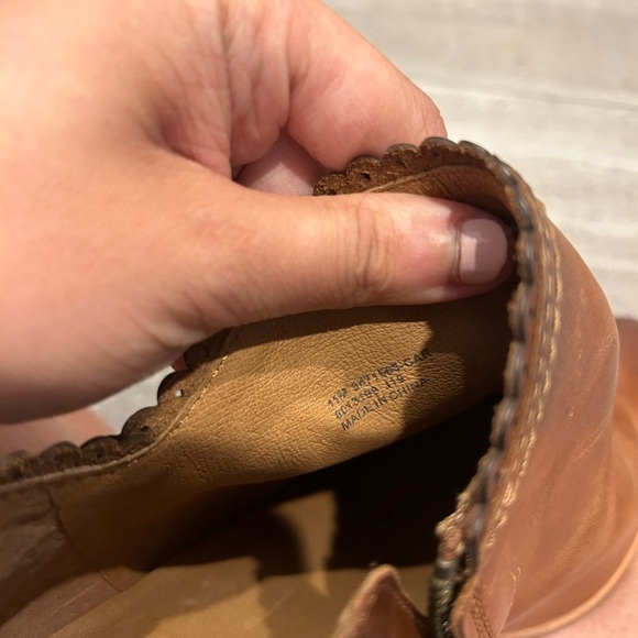 Frye  Leather Reed Scallop Trim Shooties Ankle Boots- Caramel Brown - Picture 3 of 5